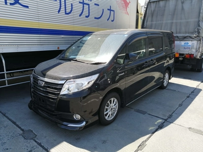 Toyota Noah 2015