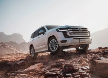«РОССИЙСКИЙ» TOYOTA LAND CRUISER 300 2022: НОВЫЕ МОТОРЫ, ПЛАТФОРМА И НЕПРЕВЗОЙДЕННАЯ ПРОХОДИМОСТЬ