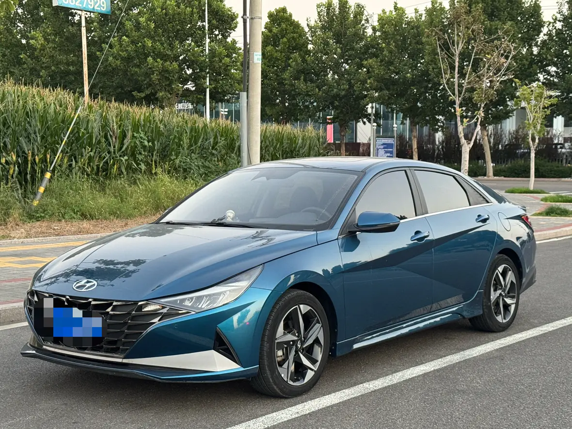 Hyundai Elantra 1.5L CVT LUX Premium Edition 2022