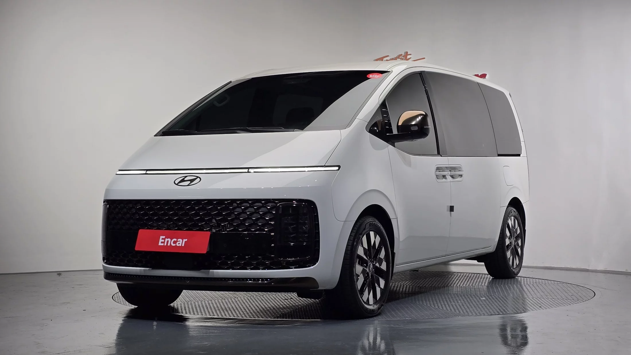 Hyundai Staria  2025
