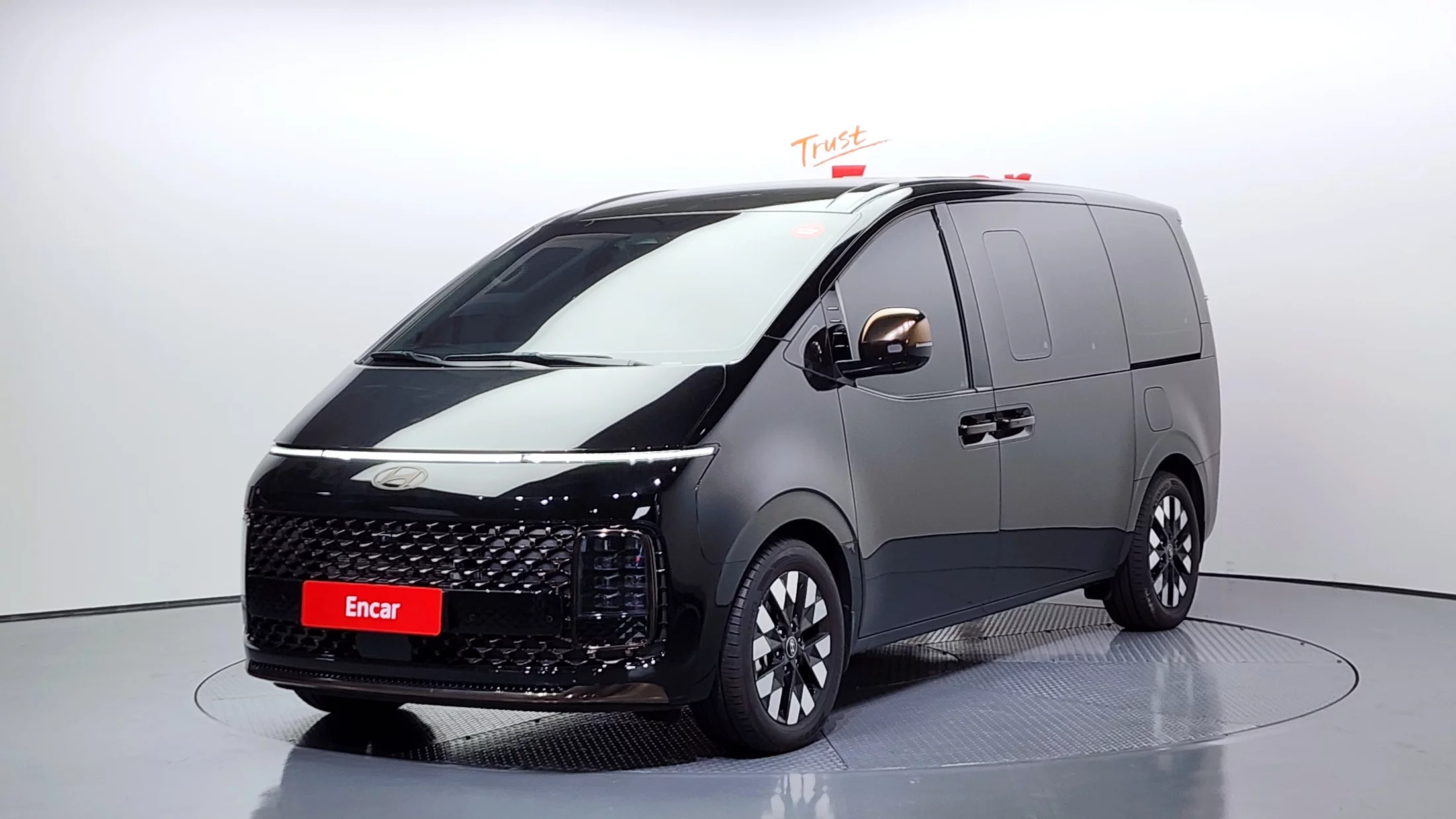 Hyundai Staria  2025