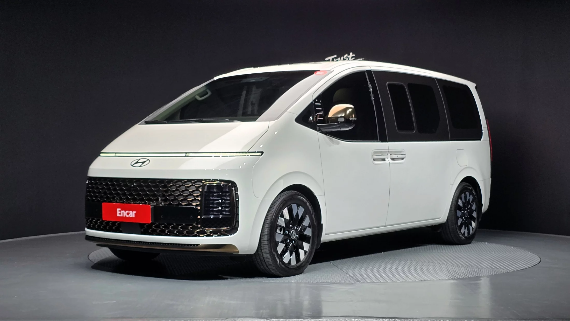 Hyundai Staria  2025