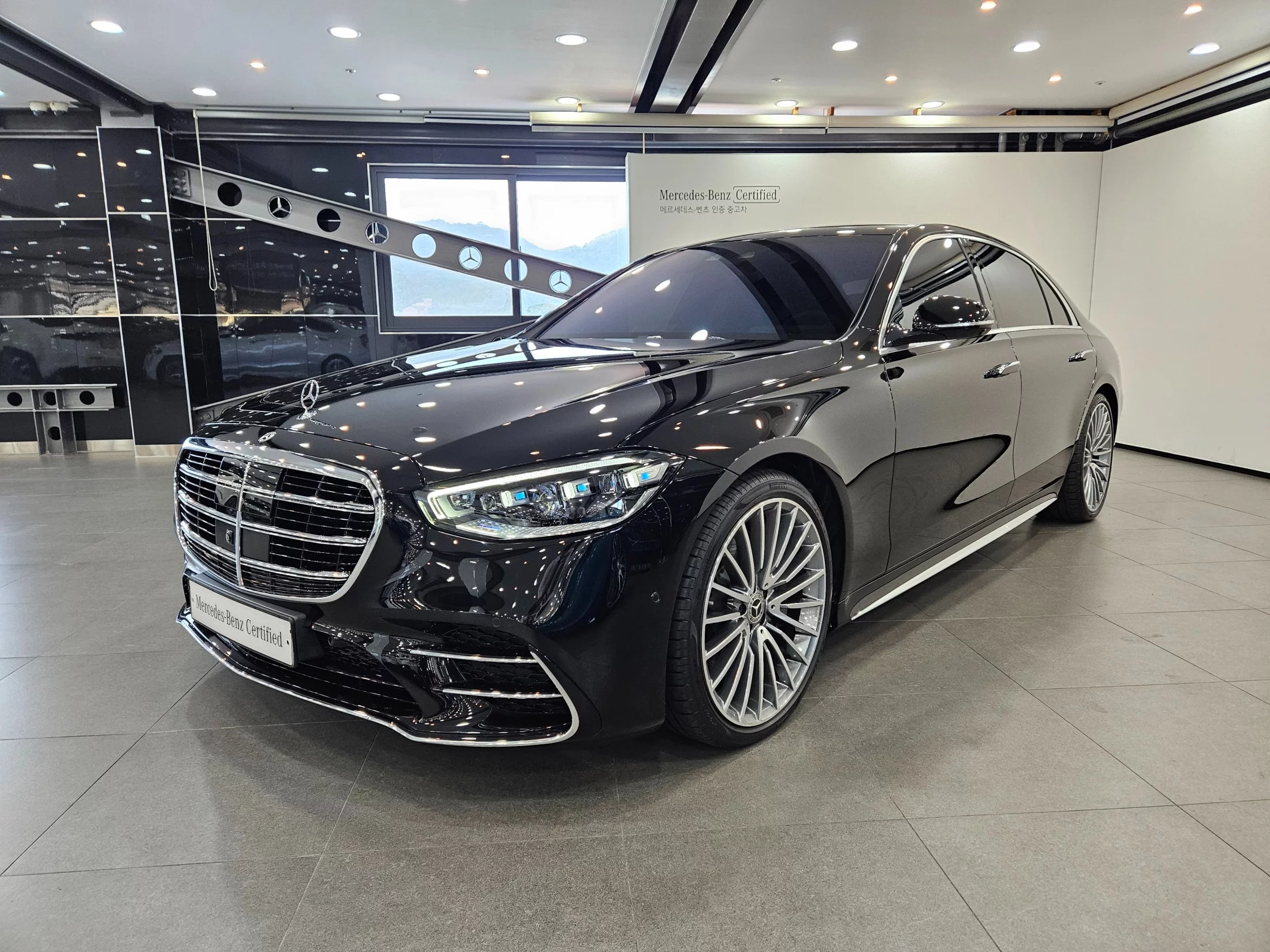 Mercedes-Benz S-Class  2024