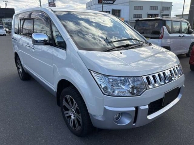 Mitsubishi DELICA D5  2018