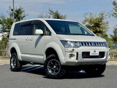 Mitsubishi DELICA D5  2017