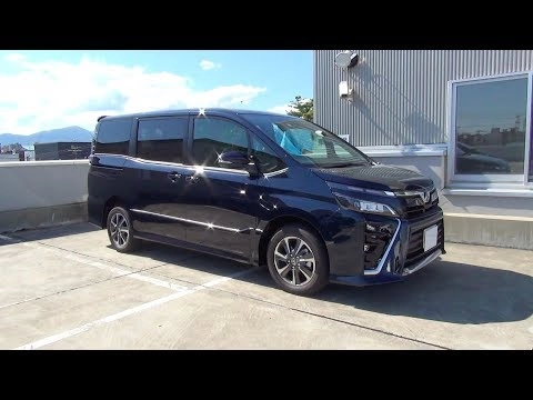 TOYOTA VOXY 2017, 4WD. Обзор экстерьера и интерьера.